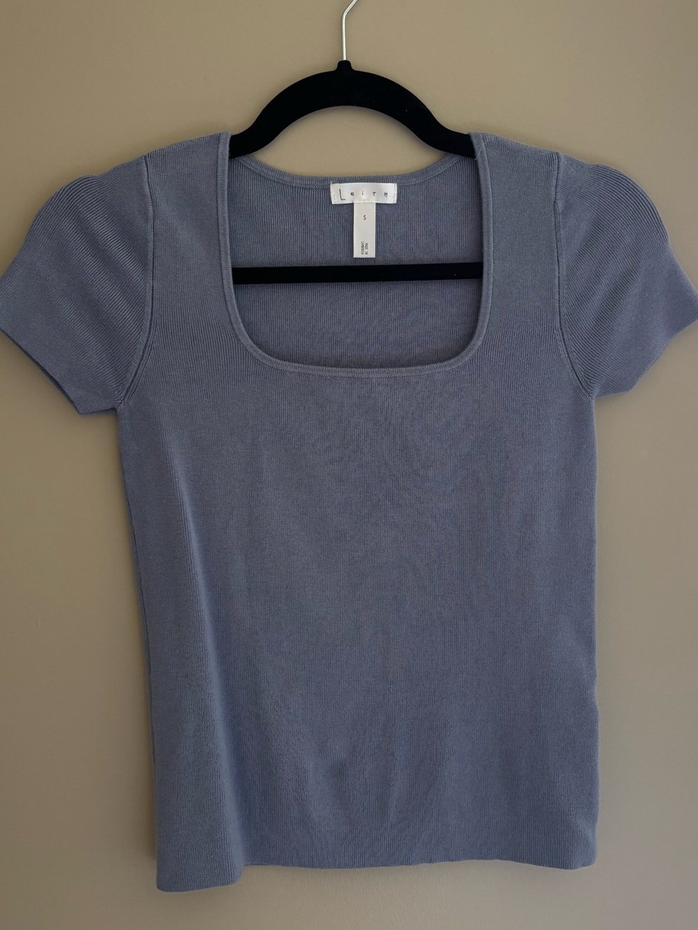 Square-neck short sleeve ribbed knit top